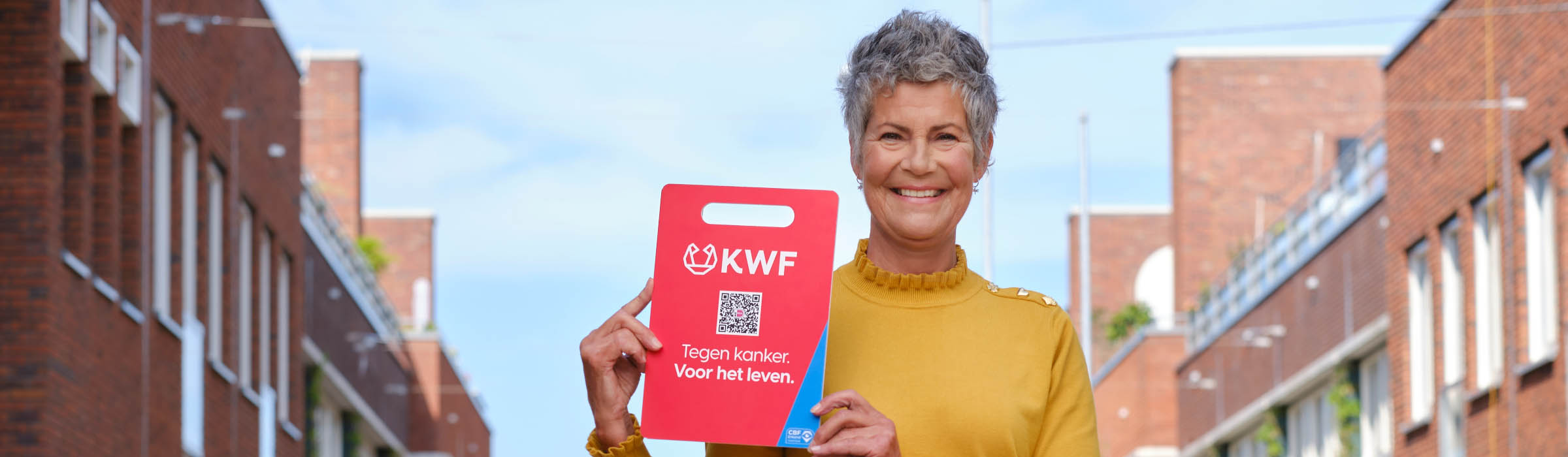 KWF Kanker Bestrijding - vrouw op straat met collectebord